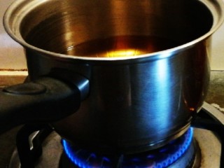 5、糖醋小排,小火加热