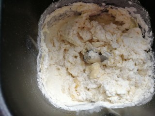 3、海苔肉松面包卷,启动揉面程序揉面20分钟。