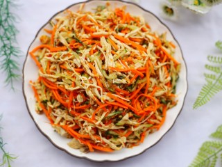 20、酸辣爽口的凉拌鸡丝,成品。