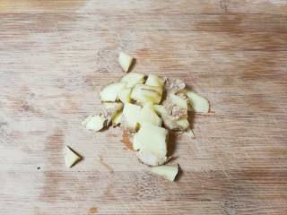 4、白嫩皮冻,姜切丁