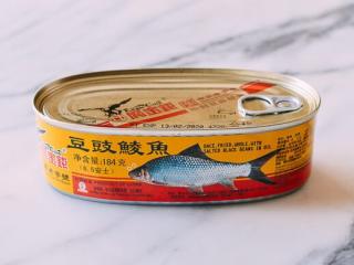 1、鲮鱼焖饭,鹰金钱金奖豆豉鲮鱼！老字号了，从小吃到大的味道！用它下过饭下过面，还曾经当过零嘴。