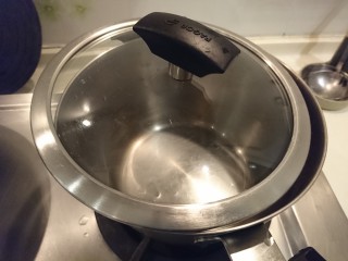 3、台式雞肉飯,一支有蓋的鍋