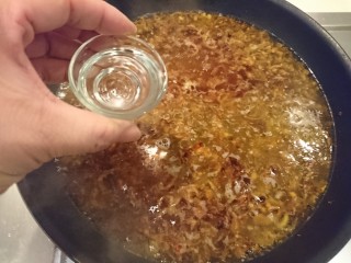 25、台式雞肉飯,加米酒。煮開。