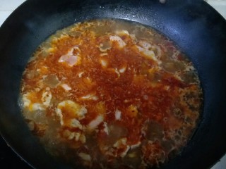 18、水煮肉片,继续大火烧三分钟即可关火。