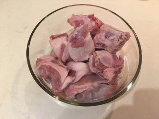 1、孜然羊肉,羊肉、羊骨