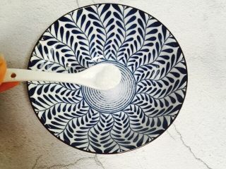 3、酸汤水饺,1/2小茶匙味精