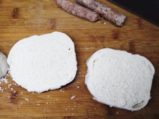 5、馒头版班尼迪克蛋brunch（附水波蛋做法）,馒头从底部横切出两片