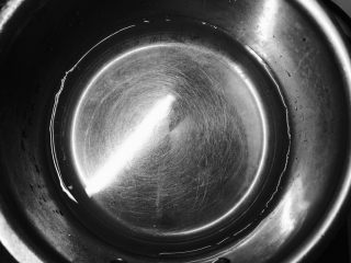 9、馒头版班尼迪克蛋brunch（附水波蛋做法）,深点的小锅，大火水煮开。