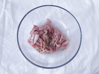 1、馋哭小孩的灵魂小酥肉,花椒粉料酒适量