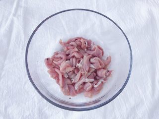 2、馋哭小孩的灵魂小酥肉,搅拌均匀腌制半小时左右
