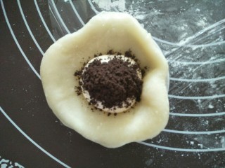 11、雪媚娘,再放入奥利奥碎