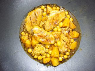 11、鹰嘴豆焖鸡翅,中火大概焖20分钟左右，收汁。