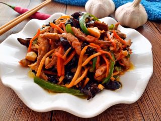 20、鱼香肉丝,成品，这道菜非常下饭哦。