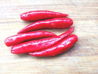 4、凉拌海藻菜,米辣洗净