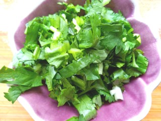 9、凉拌海藻菜,切碎备用