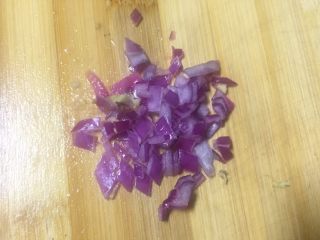 2、煎鳕鱼果蔬汇,洋葱切末