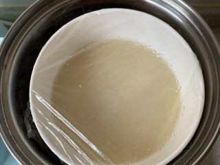 6、奥利奥雪媚娘,水开之后，放入蒸15分钟。