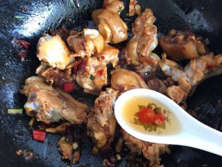 9、香辣猪蹄,料酒半汤匙