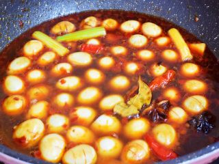 16、香辣啤酒鹌鹑蛋,大火烧开