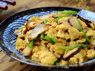 11、香菇炒鸡蛋,超级下饭菜出锅。