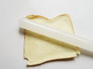 7、章鱼和宝宝出游记,吐司片用擀面杖擀平