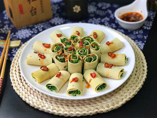 17、苜蓿香肠百叶卷,喜辣的，还跟我一样，再撒些辣椒油，味道更香