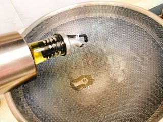 4、可乐排骨,起锅热油