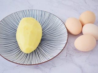 1、鸟巢土豆,准备好材料