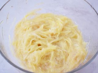 9、鸟巢土豆,搅拌均匀