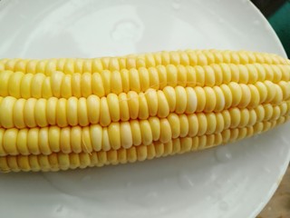 1、素三彩,准备玉米
