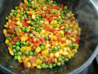 11、素三彩,翻炒均匀即可。