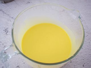 9、古早味蛋糕,拌成细腻的面糊备用