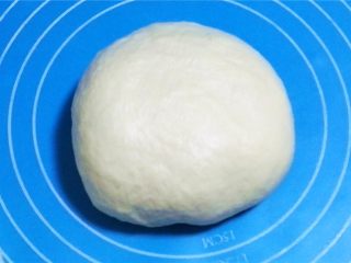 8、迷你潜艇堡,揉好排气。