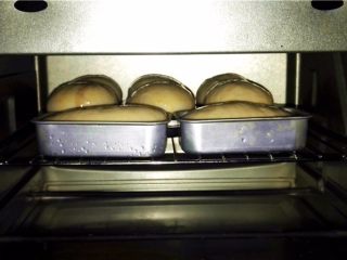 13、迷你潜艇堡,烤箱预热180度，烘烤15分钟。