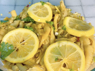 21、无骨鸡爪,抓匀腌制两个小时就可以吃了，放冰箱冷藏可以吃几天