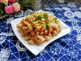 1、酸辣藕丁,成品图来一张，美味诱人。