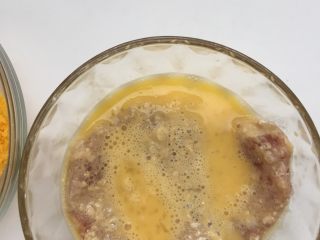 12、劲脆汉堡包,再粘全蛋液
