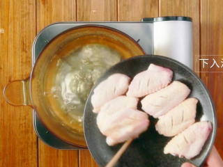 2、私房红烧鸡翅-鸡翅的“贵族”吃法,入沸水