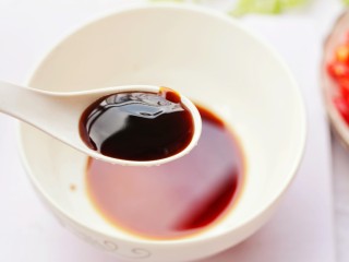 5、拿肉都不换的素炒香菇,1勺蚝油。