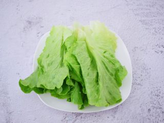 14、鲜虾猪肉馄饨,生菜洗净备用