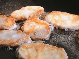 7、鱼香茄子,两面金黄即可