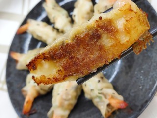 10、猪肉大虾煎饺,香香脆脆的
