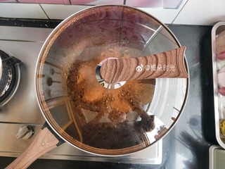 7、可乐鸡翅,先大火烧开。然后转中小火，盖盖子煮25分钟。