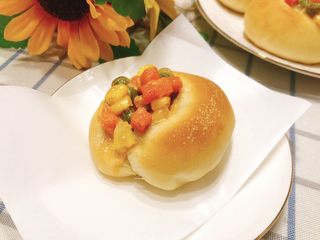 18、杂蔬沙拉面包,成品图。