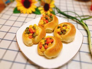 19、杂蔬沙拉面包,成品图。