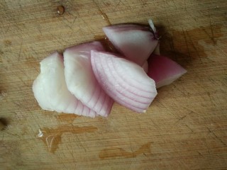 6、手撕包菜,洋葱切小块