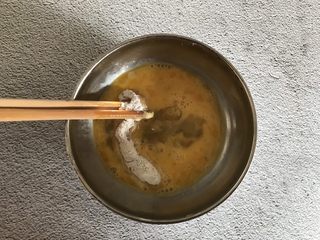 10、香酥鸡肉条,在裹上一层鸡蛋液