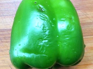 5、酱炒三丁,青椒洗净，去籽