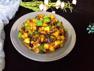 16、酱炒三丁,酱香浓郁的一盘下饭菜炒好了