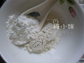 6、糖醋里脊,淀粉，面粉和水大约1:1:2（体积比）混合~加少量小苏打调成面糊~